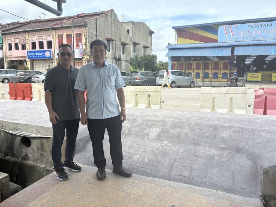 (已签发)柔:行人道与路面差2呎无梯级,设计被指潜藏危险欠妥当