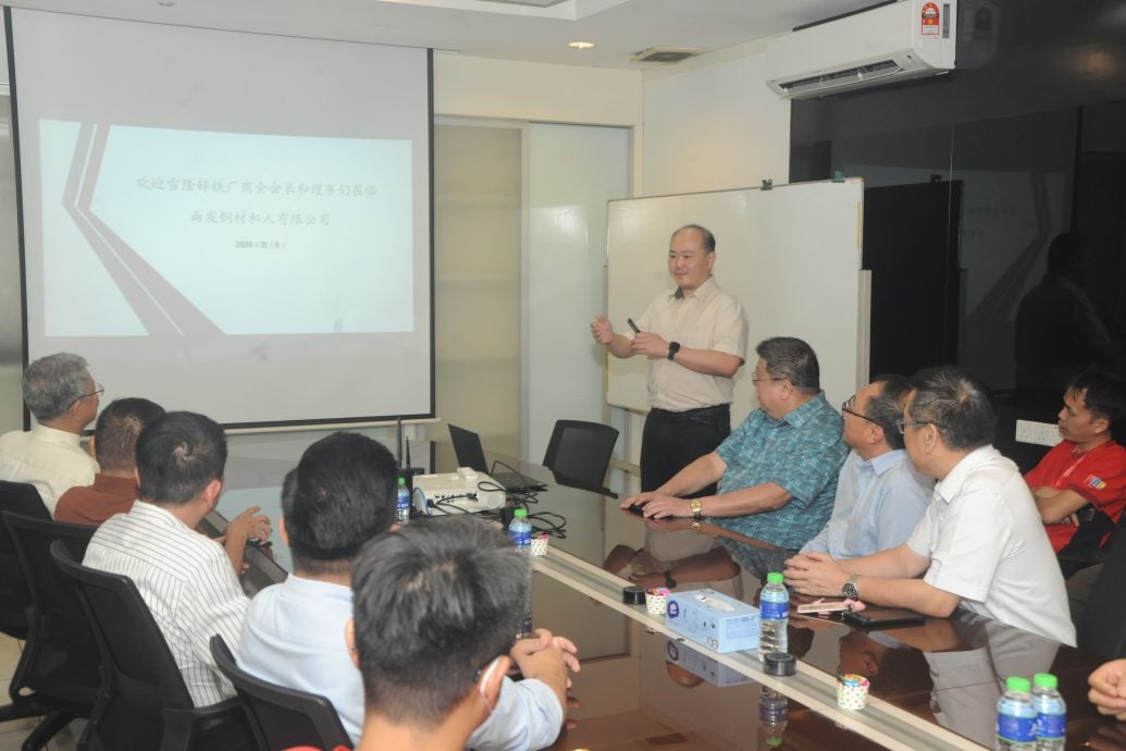 (早报后面小头)大都会-雪隆锌铁厂商会代表团