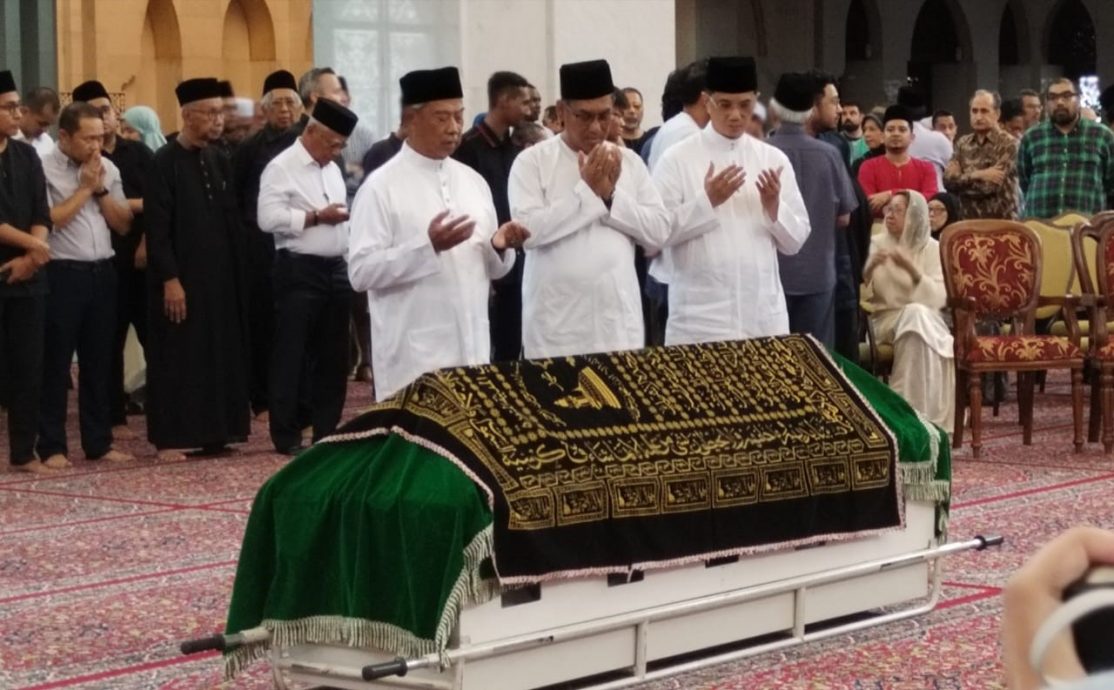 (有视频)敦达因逝世/政治领袖纷出席 达因直辖区清真寺举殡