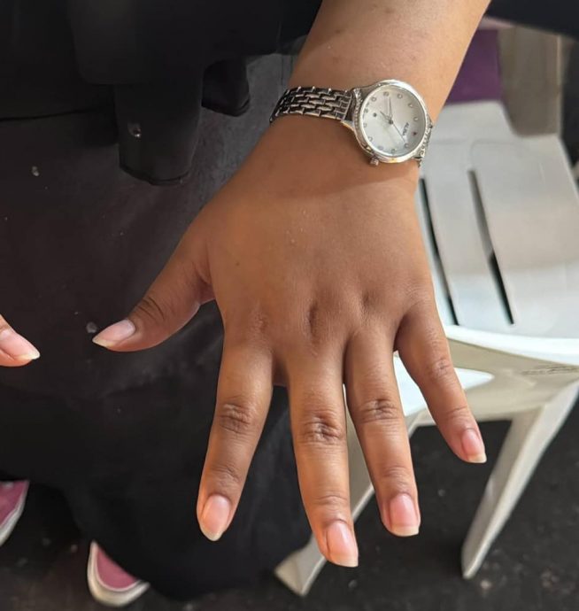 (版2头)大都会:乌雪市议会突击检查熟食小贩/6图