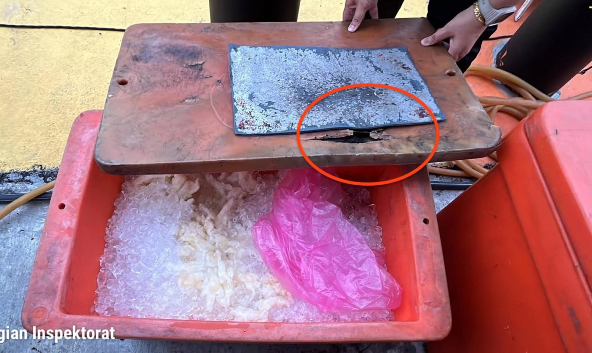 (版2头)大都会:乌雪市议会突击检查熟食小贩/6图