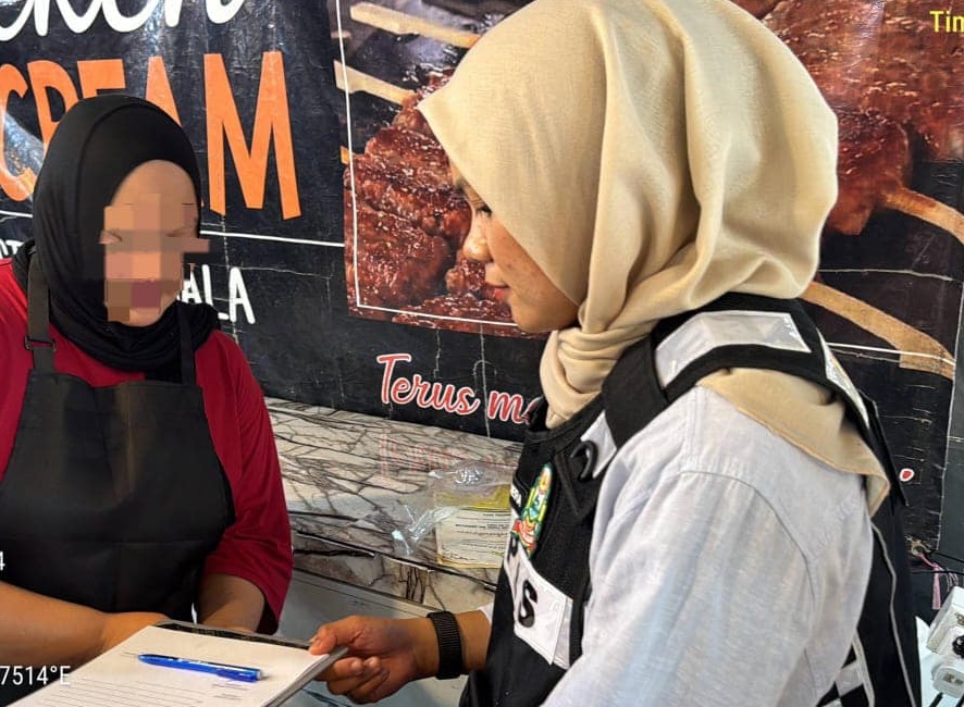 (版2头)大都会:乌雪市议会突击检查熟食小贩/6图