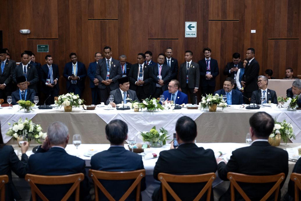 安华:拟多管齐下调整政策 · 突破官僚障碍吸引全球投资