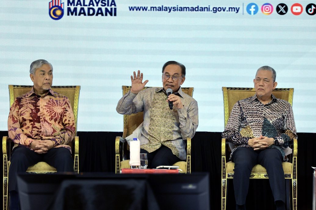 (版三头)昌明政府2周年/“这是疯狂的时代” 安华:贪污却受崇拜