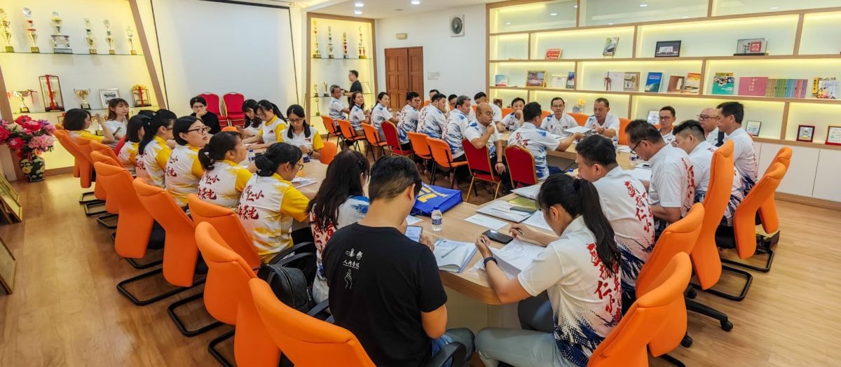 (版头)大都会:星洲华教义演仁嘉隆华小站,宴会破205席,全场爆满