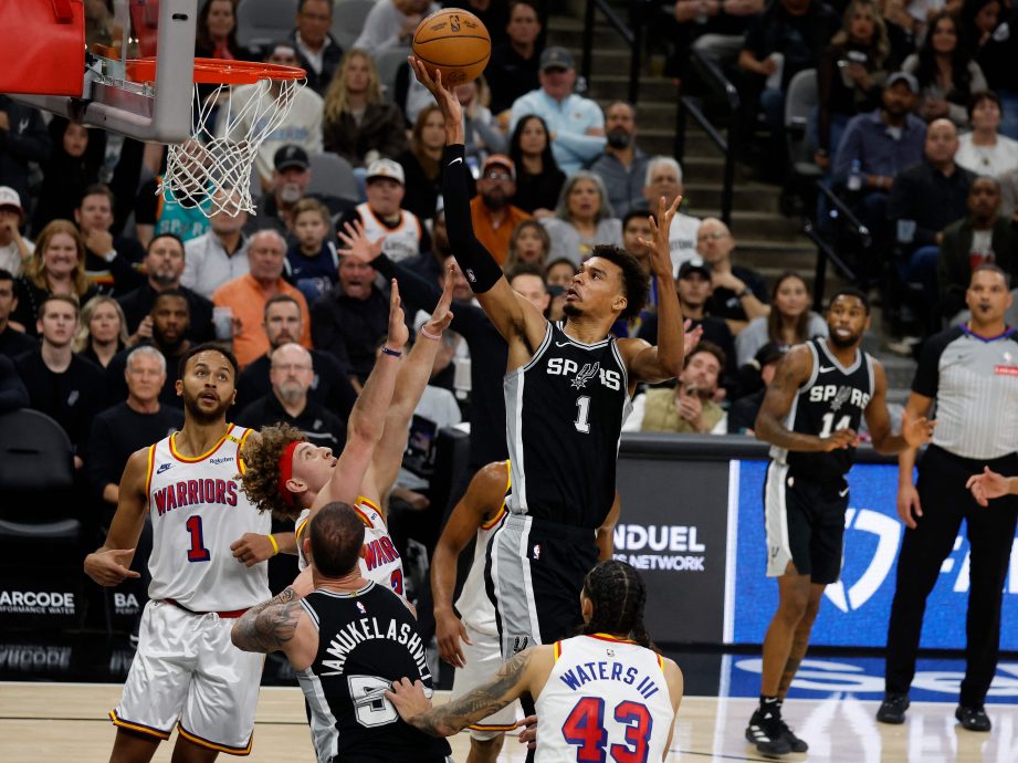 NBA|率金块下半场逆转湖人 马龙433胜队史之最