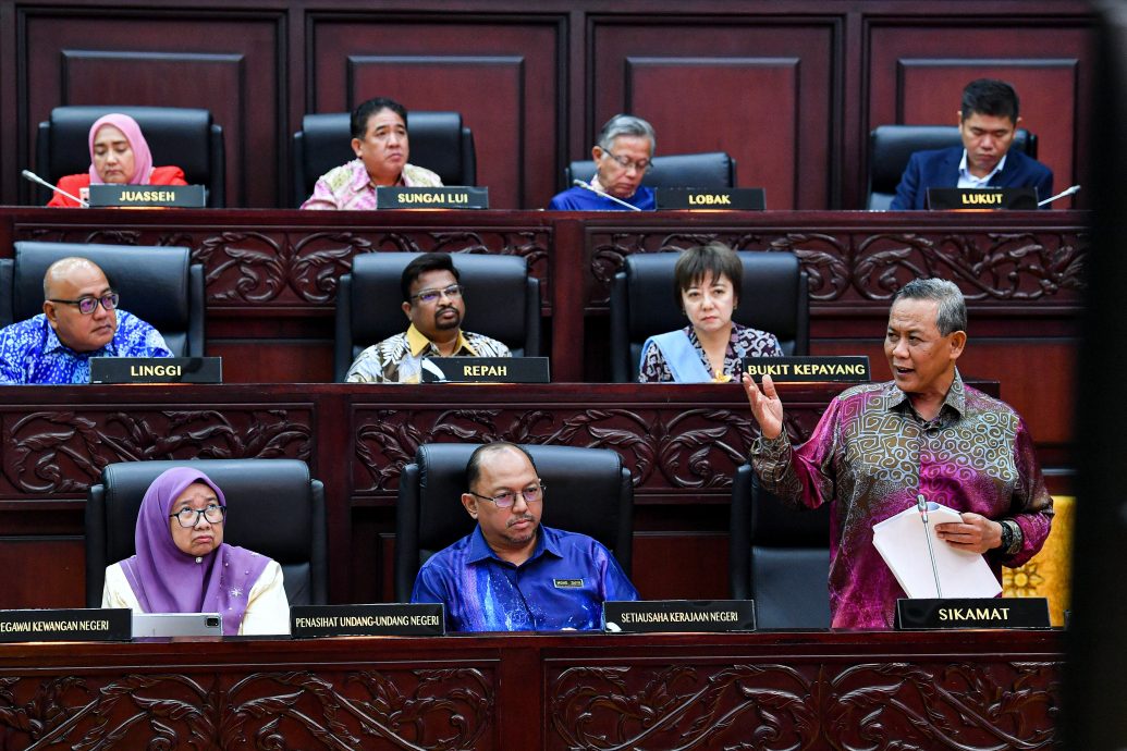 NS封面主文/反对党议员不赞同调薪,引发在朝议员群起围攻