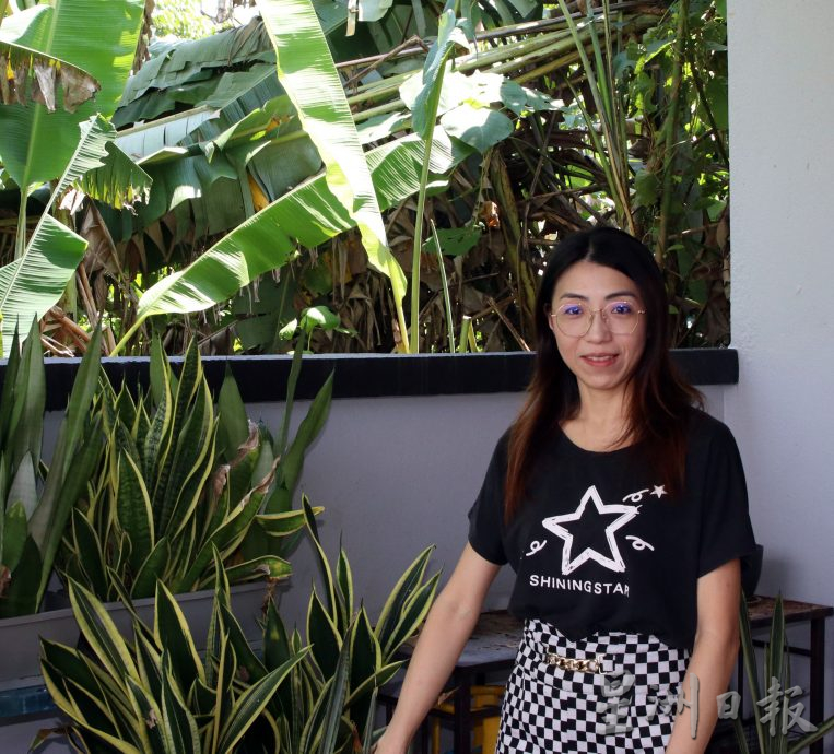 NS芙蓉/屋后一墙之隔就是树林 蛇虫常闯屋 居民住不安