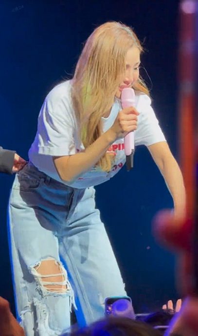 Twins美国开唱　阿Sa险被粉丝拉下台