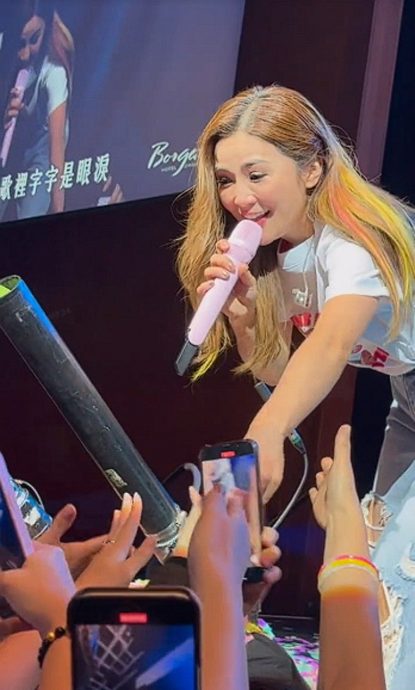 Twins美国开唱　阿Sa险被粉丝拉下台