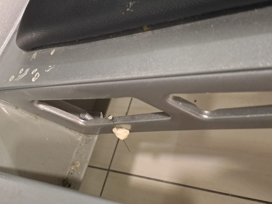 UTC椅子暗藏针头遭刺伤 女子:警方称小事无需报案!