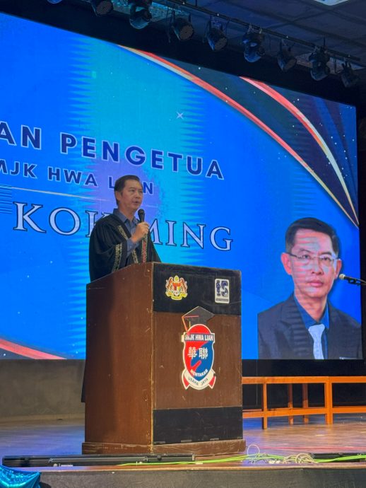 1/1东年轻人版:华联中五毕业典礼 家长见证孩子美好时刻