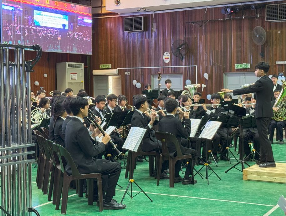 1/1东年轻人版:华联中五毕业典礼 家长见证孩子美好时刻