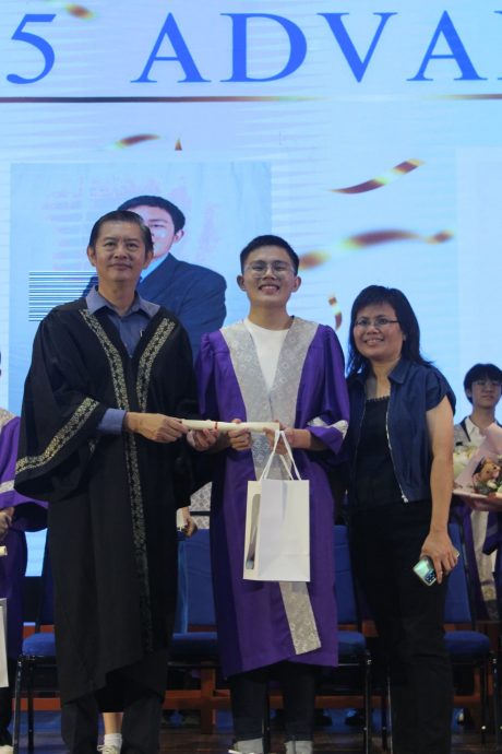 1/1东年轻人版:华联中五毕业典礼 家长见证孩子美好时刻