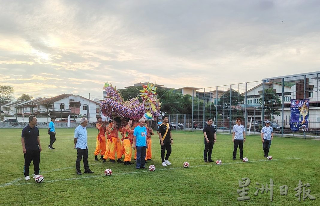 12岁以下马中国际足球赛  中国中海足球俱部夺金杯 