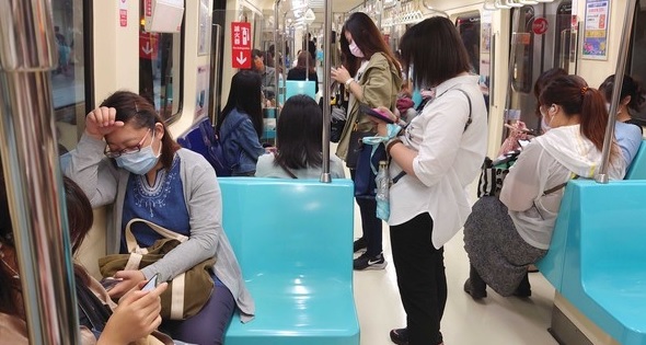 30岁就老花白内障 眼科医生：5种坏习惯很伤眼