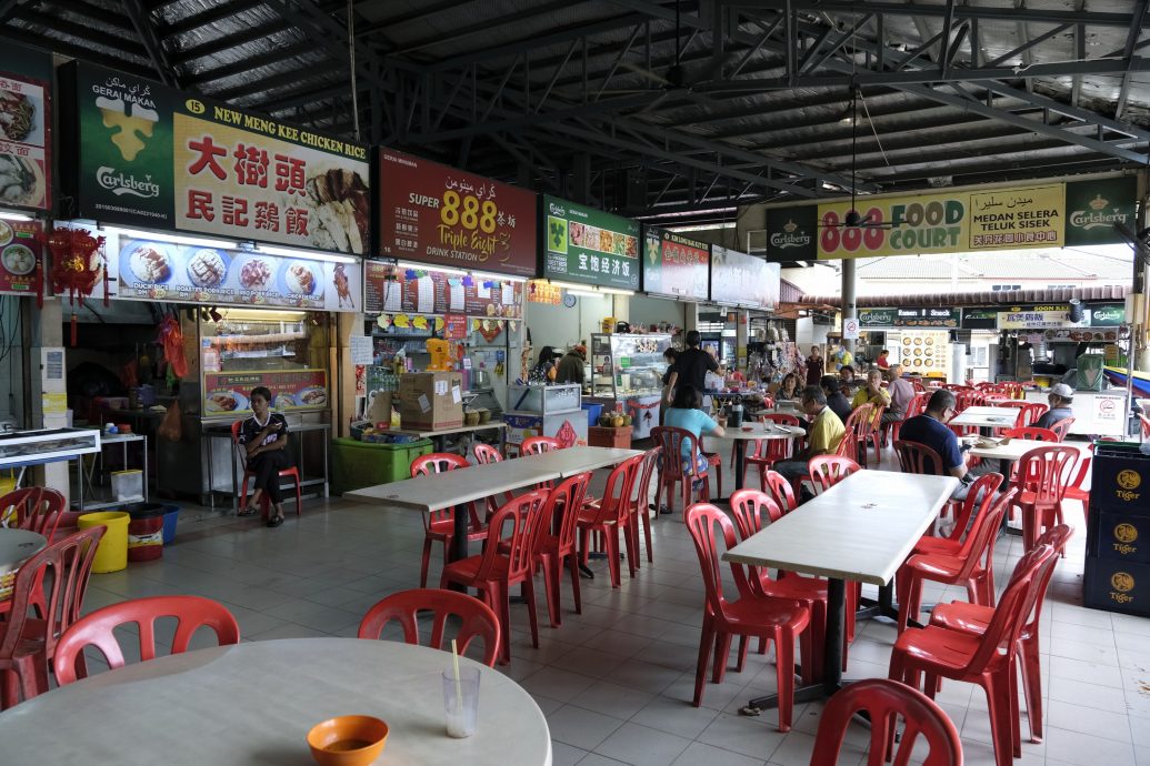 888美食中心征停车费后空位变多,食客不必费心寻位停车。