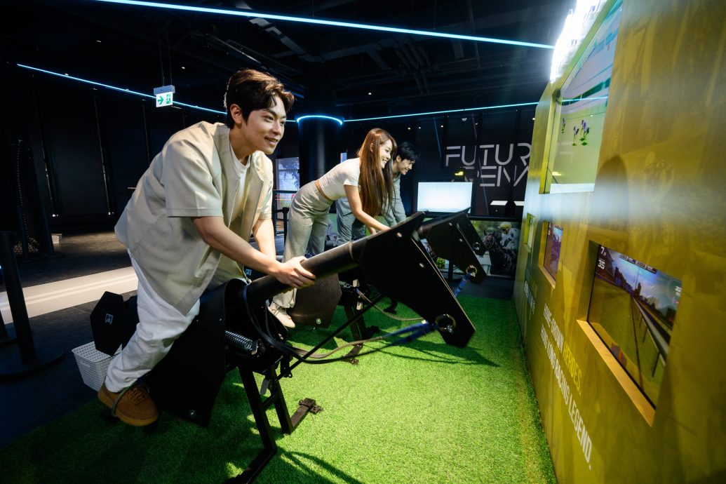 JOYPOLIS SPORTS Hong Kong flagship complex featuring themed sports entertainment experiences - "Future Arena". It features a VR racing game where players can become jockeys, "HK Racing Legend" honoring Hong Kong