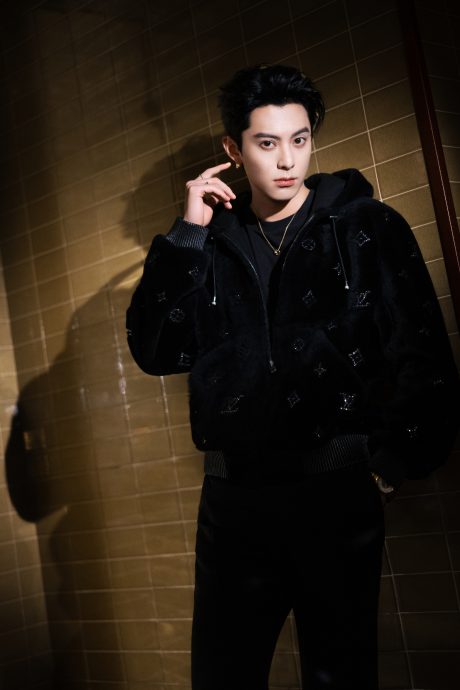 1000架无人机庆生应援 王鹤棣生日粉丝大阵仗