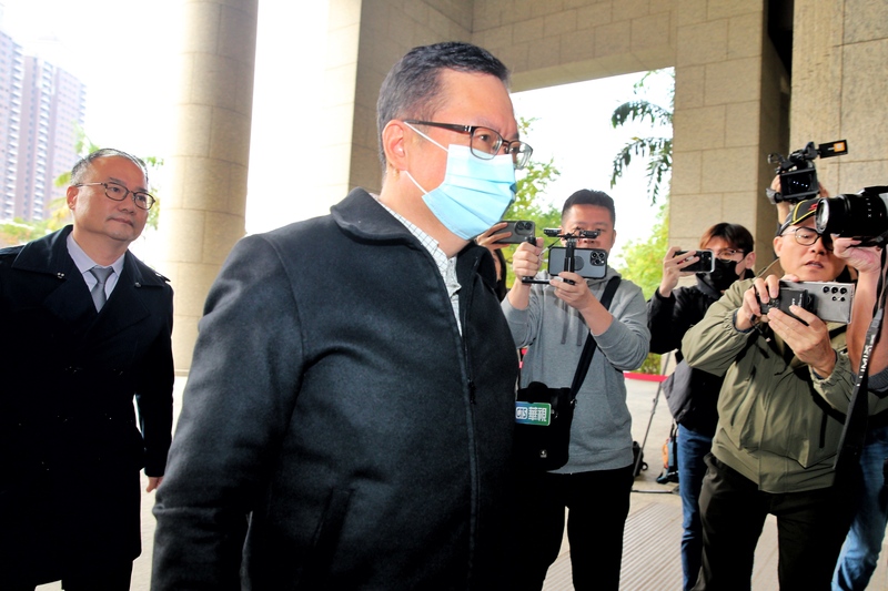 ​郑文灿涉贪案再度出庭 抵桃园地院不发一语