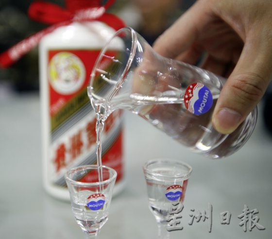 【白酒文化/03】酒桌上必知礼仪,怎样敬酒才不失礼?