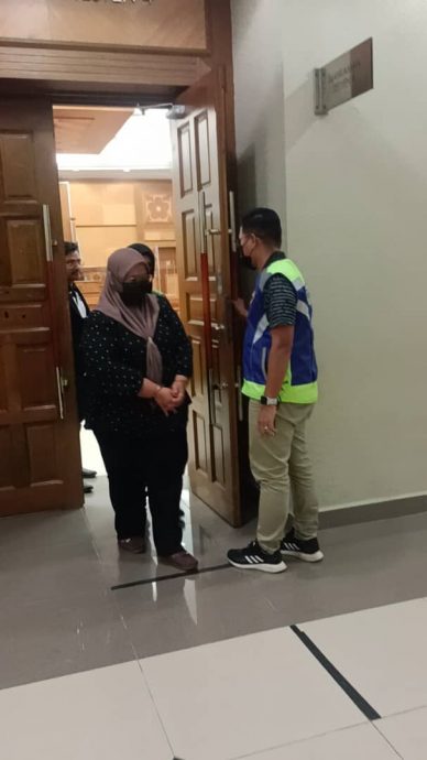 41岁女子12年后被揭发提供假的泰国结婚证为孩子呈报出生资料,遭控上庭俯首认罪,被判罚5000令吉罚款或以监禁10个月替代