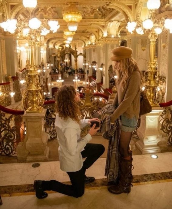 为音乐人男友庆生公布喜讯 麦可积逊女儿订婚