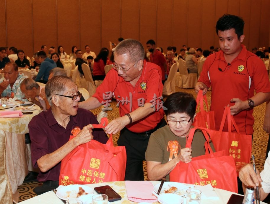 乡团会馆应发挥守望相助初衷 周世扬:为年长会员设聊天群组 发早安图报平安