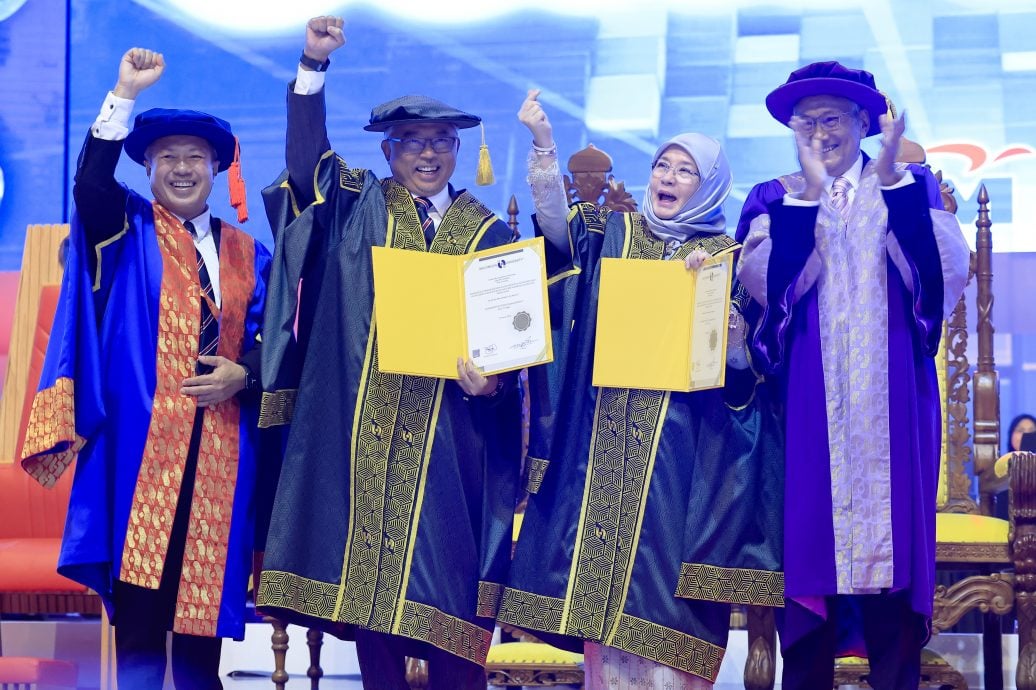 彭亨苏丹苏丹后获多媒体大学颁管理学荣誉博士学位