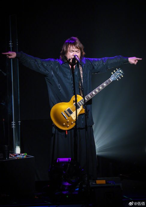 伍佰上海演出被喊退票 同场女歌手吓坏:歌声都在抖