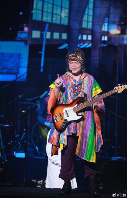 伍佰上海演出被喊退票 同场女歌手吓坏:歌声都在抖