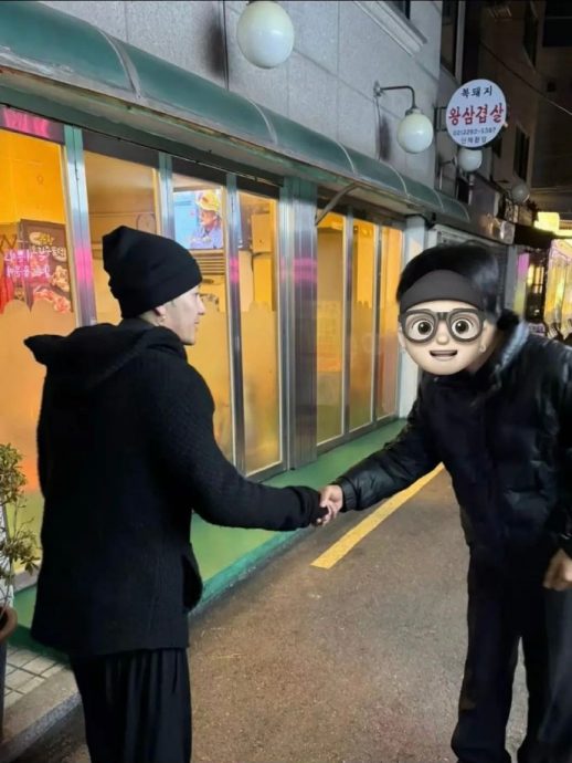 休息一年状态更佳 王嘉尔零遮掩合照女粉