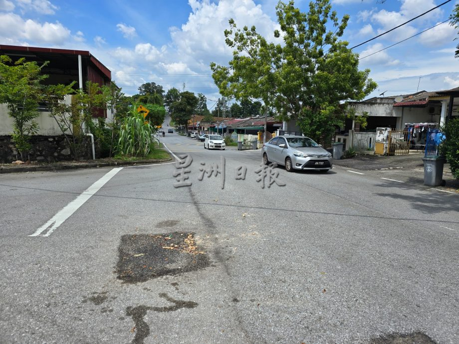 窃贼偷完电缆线后留下“手尾”,芙丽阳园多个坑洞陷阱危及路人安全