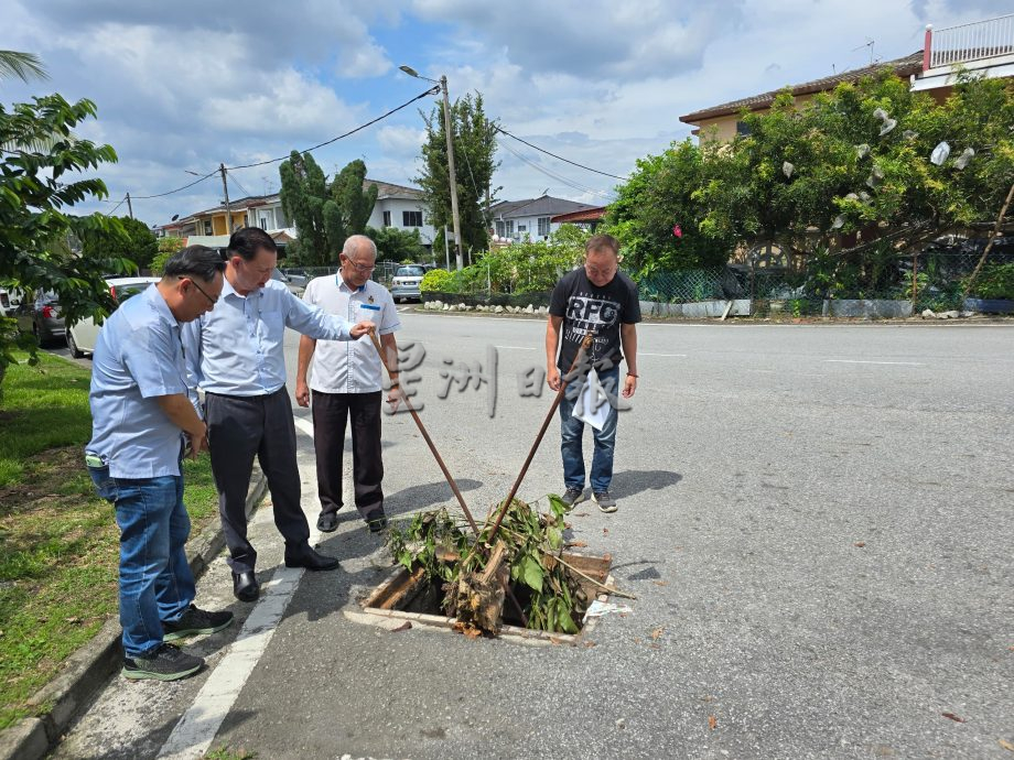 窃贼偷完电缆线后留下“手尾”,芙丽阳园多个坑洞陷阱危及路人安全