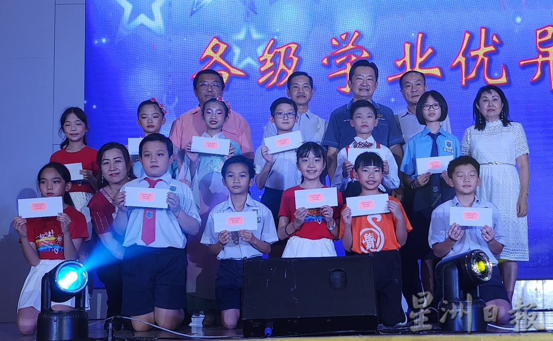 供星洲网/谢琪清公布2024年给选区华小总拨款高达103万 论需要分配反驳“偏爱加小”论