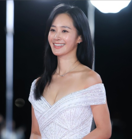 俞利隔空挺弹劾示威 赞粉丝帅气又漂亮