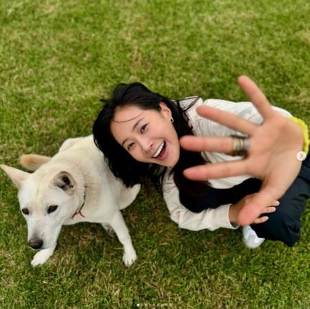 俞利隔空挺弹劾示威 赞粉丝帅气又漂亮