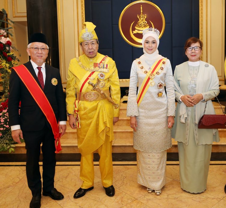 全国/雪苏丹79岁华诞,郭清江等媒体人员受封拿督
