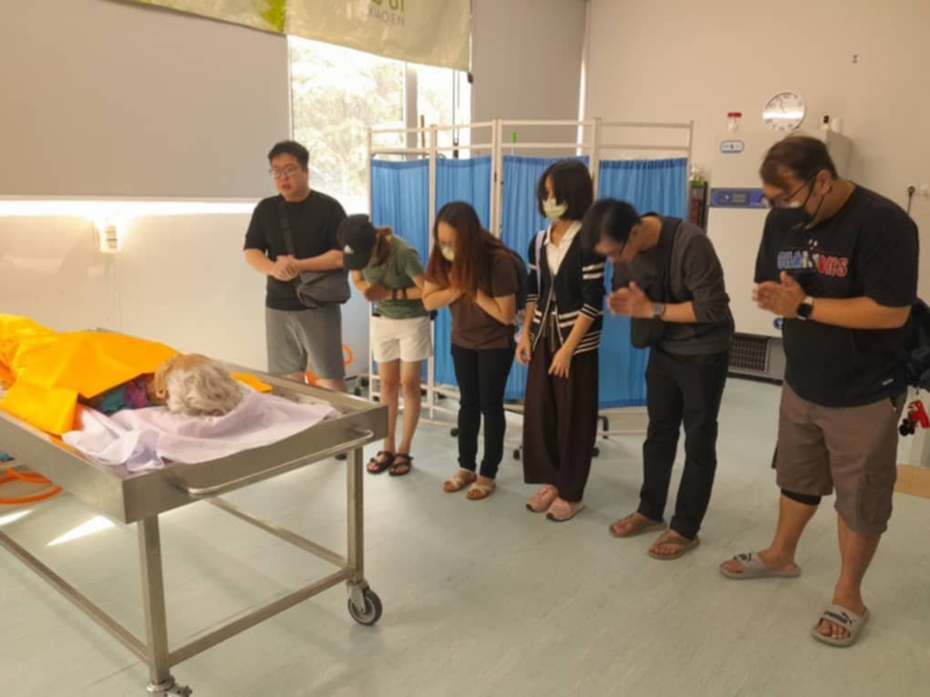 丹州哥市皇后美发美容中心东主黄新顺,以大爱及无所畏惧的精神,生前签名支持成为无语良师(大体捐赠),希望躯体在她往生后能够作为医学用途,并期许未来医生通过实际培训和体验中,能够成为更出色的医生,利惠更多病黎。