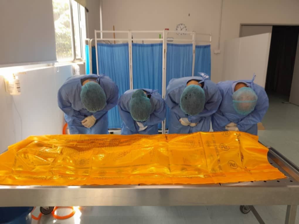 丹州哥市皇后美发美容中心东主黄新顺,以大爱及无所畏惧的精神,生前签名支持成为无语良师(大体捐赠),希望躯体在她往生后能够作为医学用途,并期许未来医生通过实际培训和体验中,能够成为更出色的医生,利惠更多病黎。