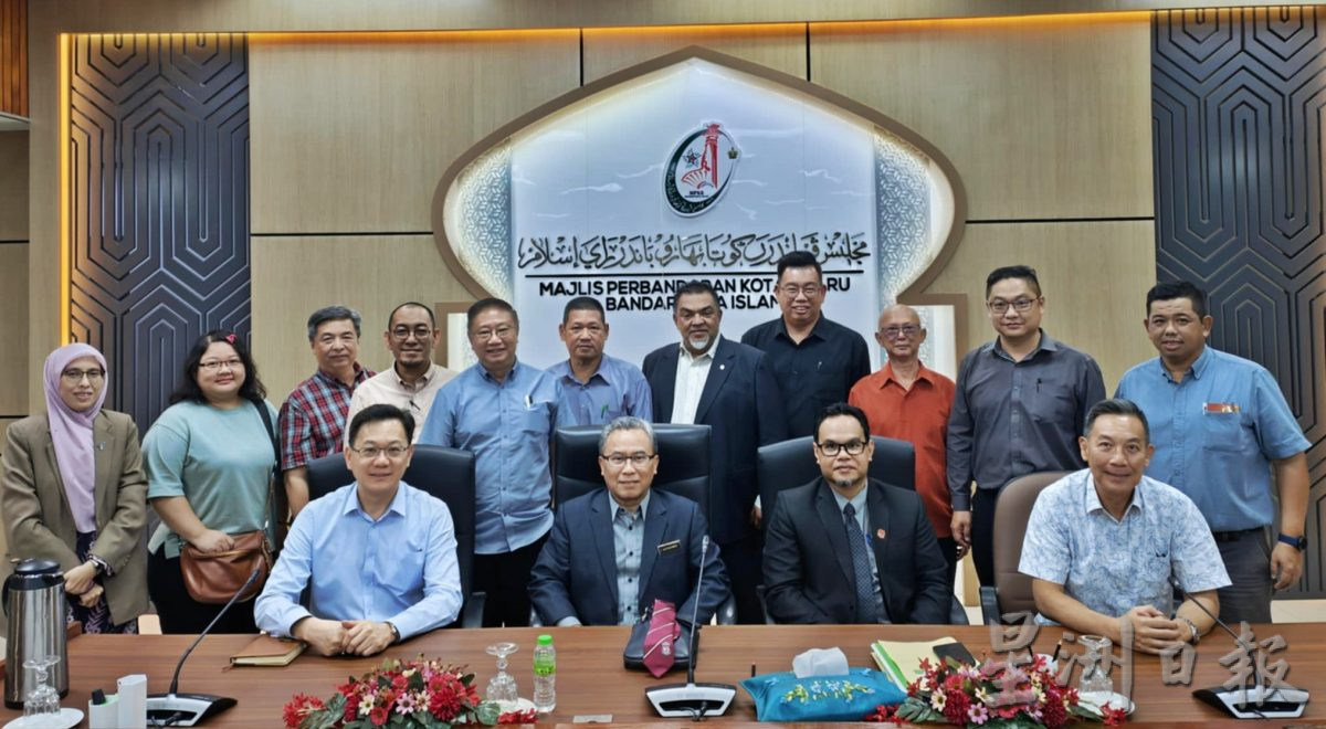 吉兰丹中华总商会和吉兰丹中华大会堂理事一行人今午针对清真认证课题会见哥打峇鲁市议会主席阿兹拉昔米的时候，促请市议会详细规类7种被强制申请清真认证的企业性质之后，才落实有关措施，以避免引起混淆。