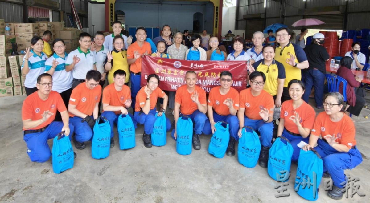 星洲日报基金会副主席萧依钊呼吁政府各单位和民间社团及慈善组织，关注水灾时受困家中以及没有入住水灾疏散中心的灾黎。