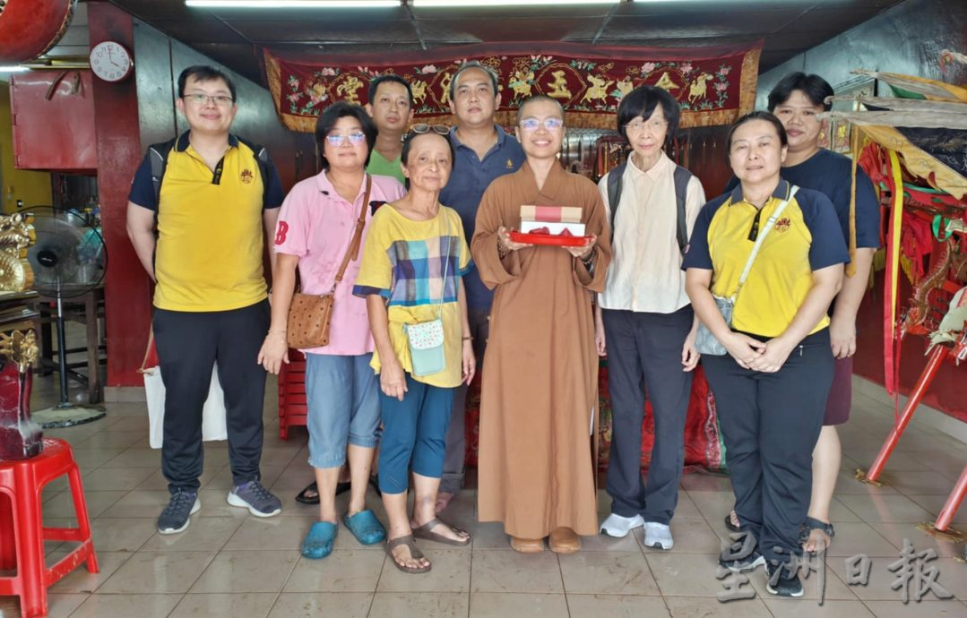 星洲日报基金会副主席萧依钊呼吁政府各单位和民间社团及慈善组织，关注水灾时受困家中以及没有入住水灾疏散中心的灾黎。