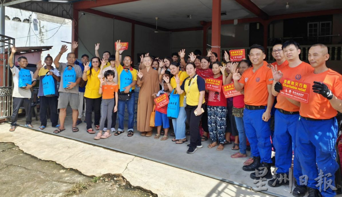 星洲日报基金会副主席萧依钊呼吁政府各单位和民间社团及慈善组织，关注水灾时受困家中以及没有入住水灾疏散中心的灾黎。