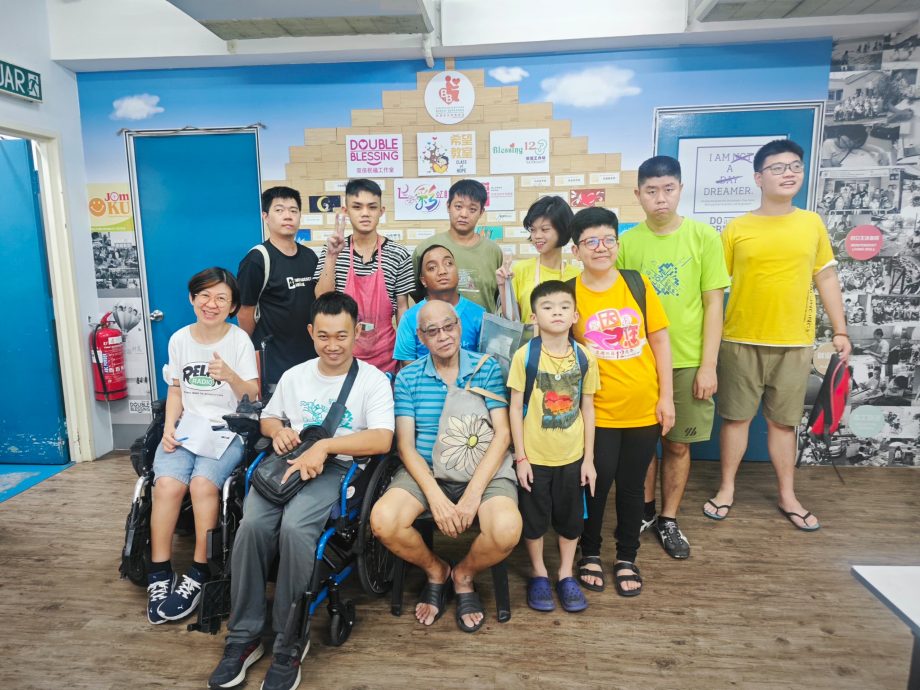 全国:暖势力:双福美术老师潘品通