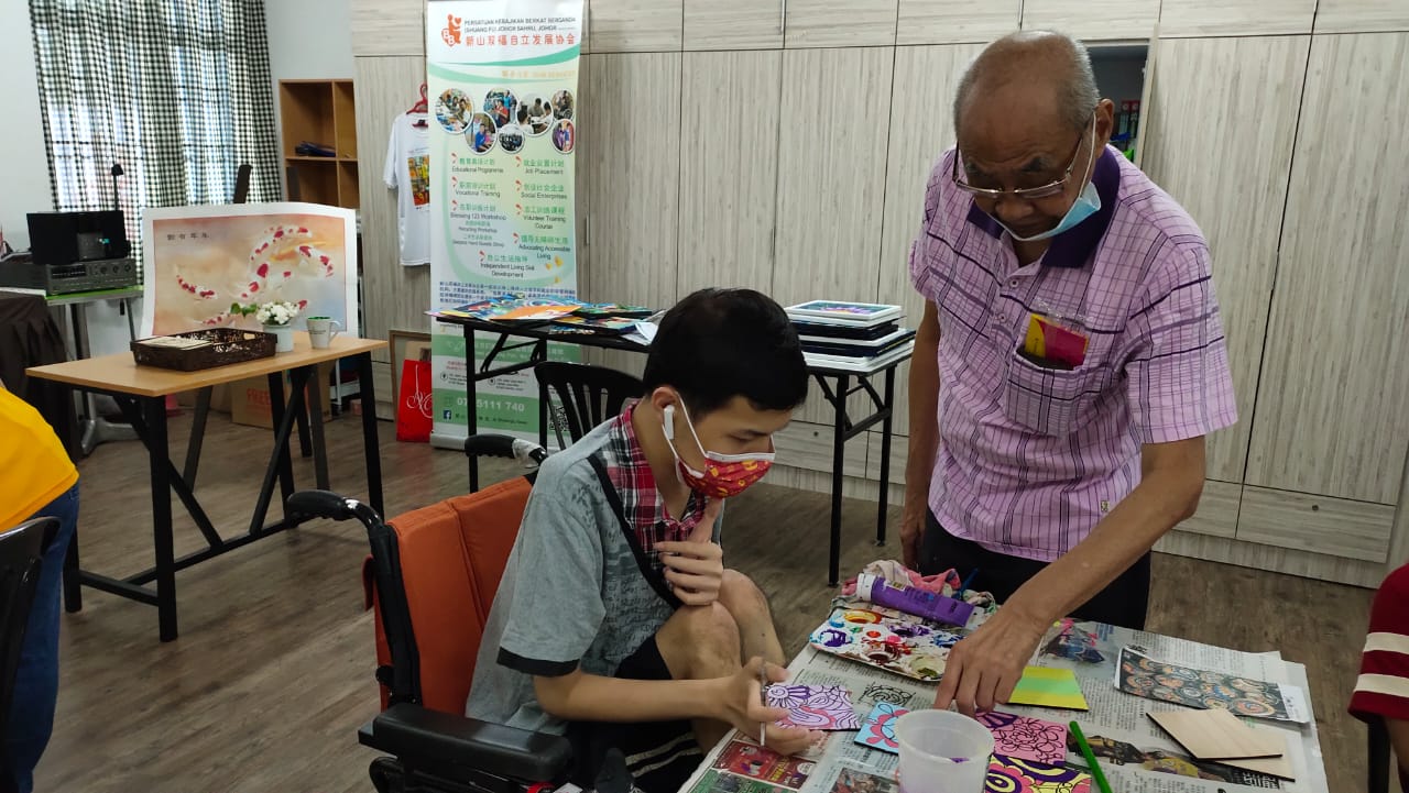 全国:暖势力:双福美术老师潘品通