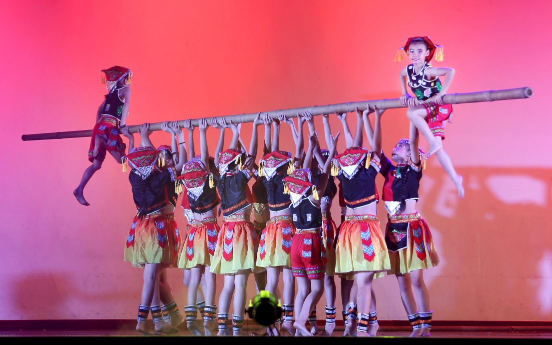 全霹舞蹈观摩晚会 半港侨民双喜临门