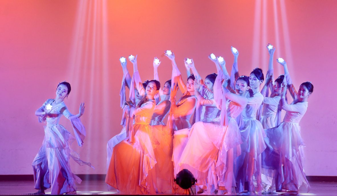 全霹舞蹈观摩晚会 半港侨民双喜临门