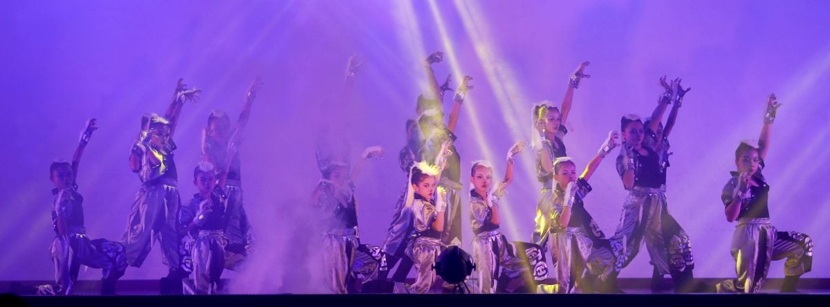 全霹舞蹈观摩晚会 半港侨民双喜临门