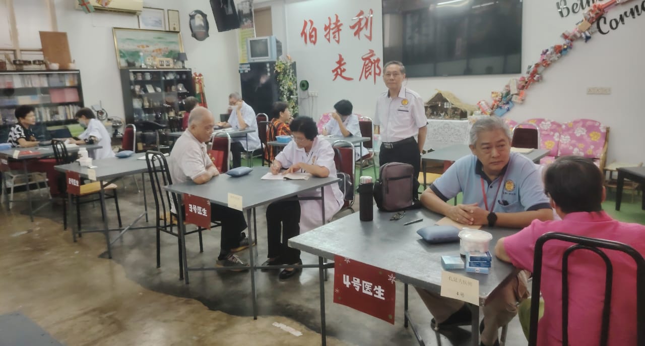 兵如港卫理公会圣诞市集 7中医义诊反应热烈